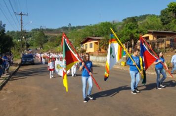 Foto - DESFILE SALTINHO