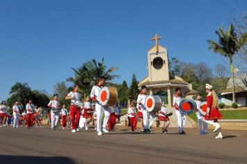 Foto - DESFILE SALTINHO