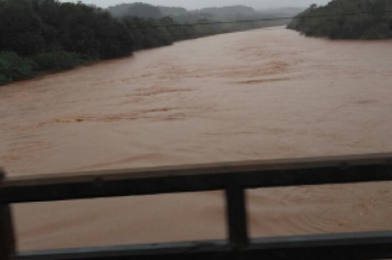 Foto - ESTRAGOS DA CHUVA