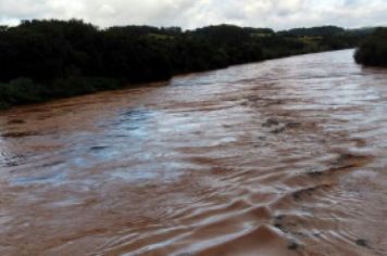 Foto - CHUVA CAUSA ESTRAGO NAS ESTRADAS