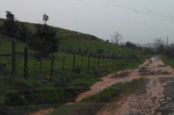 Foto - ESTRAGOS DA CHUVA