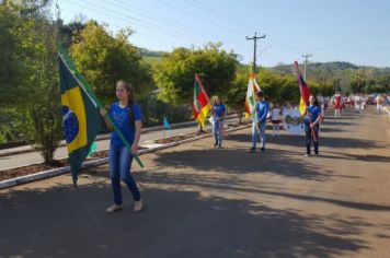 Foto - DESFILE SALTINHO