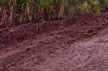 Foto - CHUVA CAUSA ESTRAGO NAS ESTRADAS