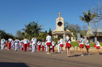 Foto - DESFILE SALTINHO