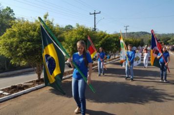 Foto - DESFILE SALTINHO