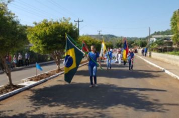 Foto - DESFILE SALTINHO