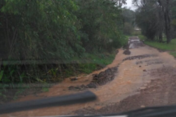 Foto - ESTRAGOS DA CHUVA