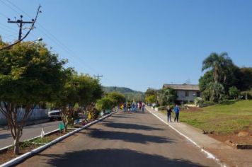 Foto - DESFILE SALTINHO