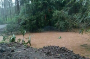 Foto - ESTRAGOS DA CHUVA