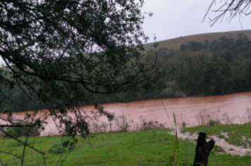 Foto - ESTRAGOS DA CHUVA