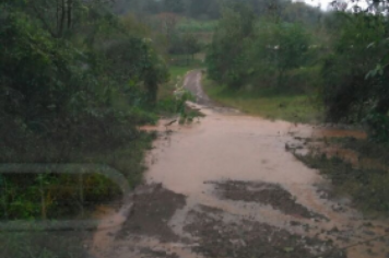 Foto - ESTRAGOS DA CHUVA