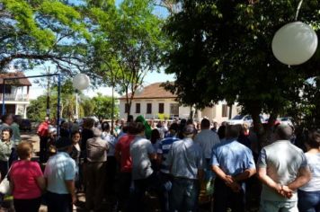 Foto - BUSTO NA PRAÇA