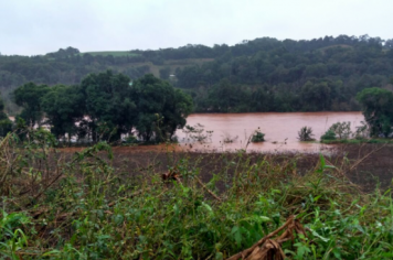 Foto - ESTRAGOS DA CHUVA