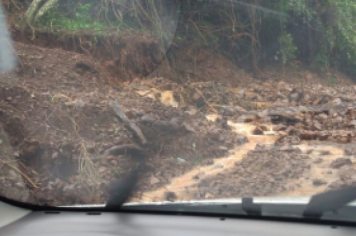 Foto - ESTRAGOS DA CHUVA