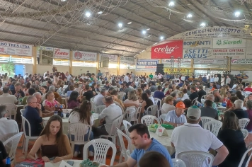 Almoço a base de carne suína marca aniversário de Rodeio Bonito