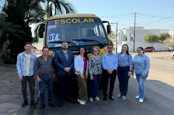 Rodeio Bonito recebe ônibus novo para o transporte escolar