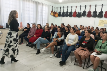 Secretaria Municipal de Educação promove encontros com as famílias