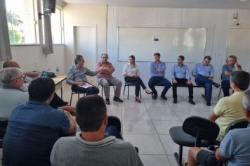 Prefeito Paulo Duarte participa de encontro para tratar sobre ligação asfáltica com Trindade do Sul