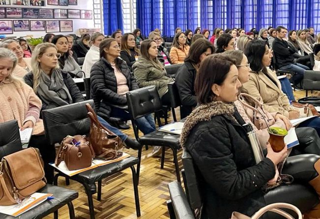 Equipe da Educação e gestores das Escolas Municipais participam de curso de extensão em Frederico Westphalen