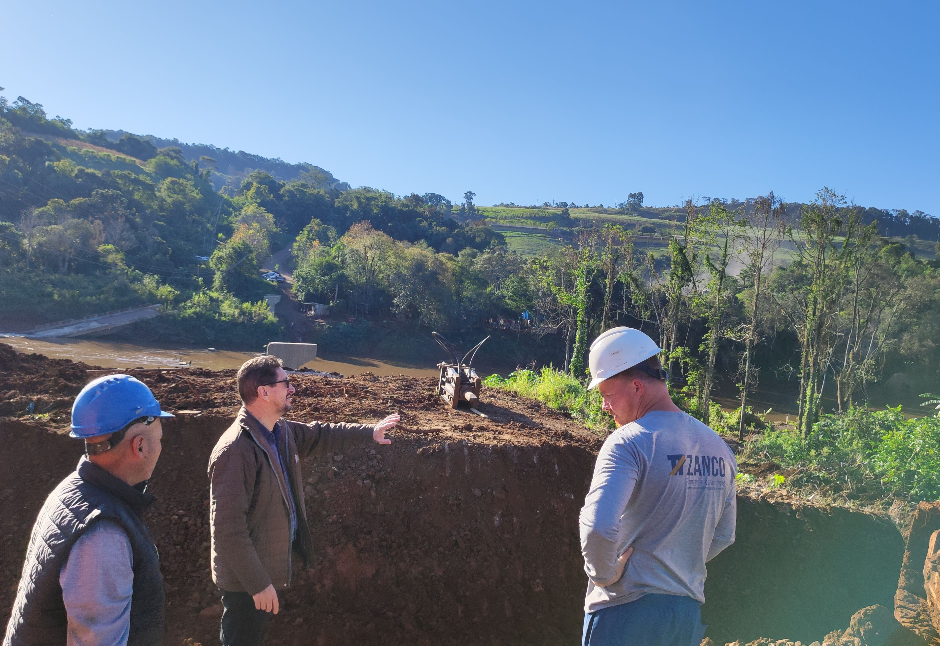 Iniciados os trabalhos para a reconstrução da ponte sobre o Rio da Várzea em Rodeio Bonito