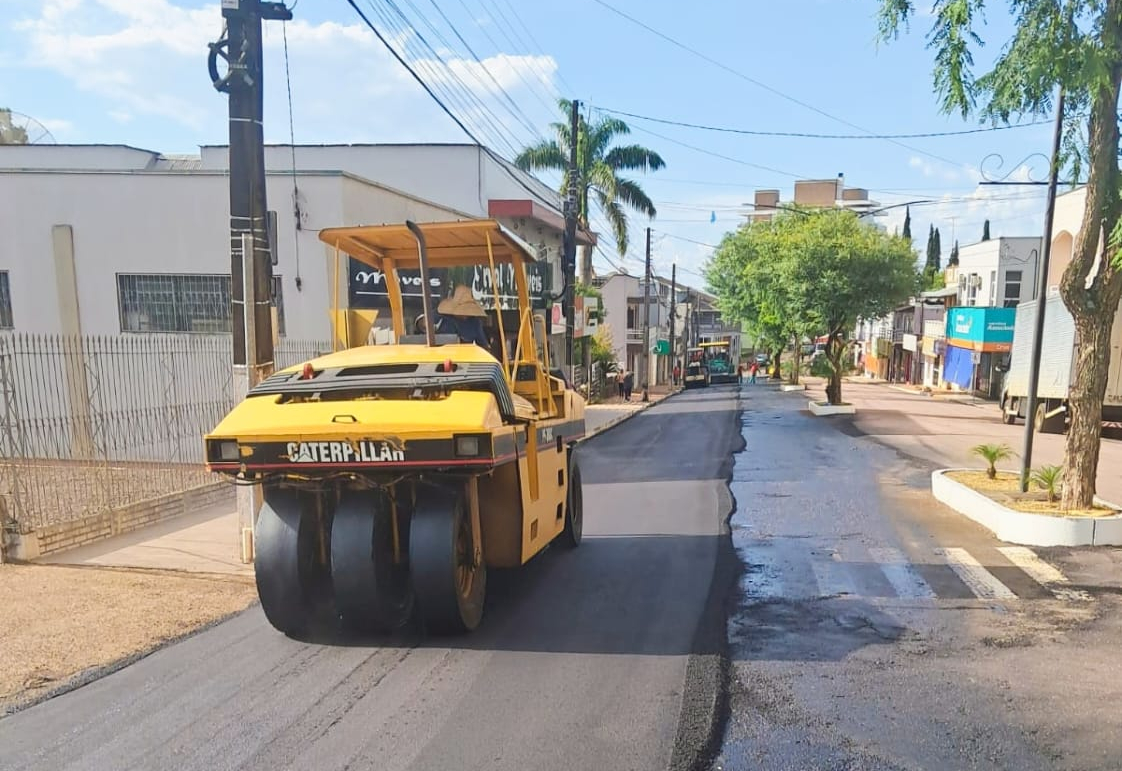 Administração Municipal de Rodeio Bonito executa obras de pavimentação asfáltica