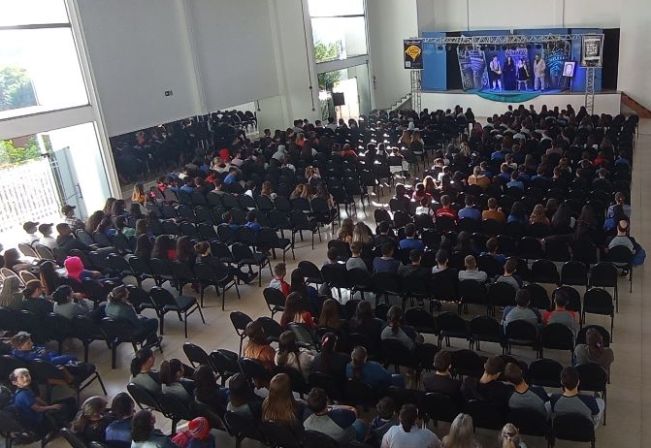 Espetáculo teatral em Rodeio Bonito chama a atenção para os valores da família