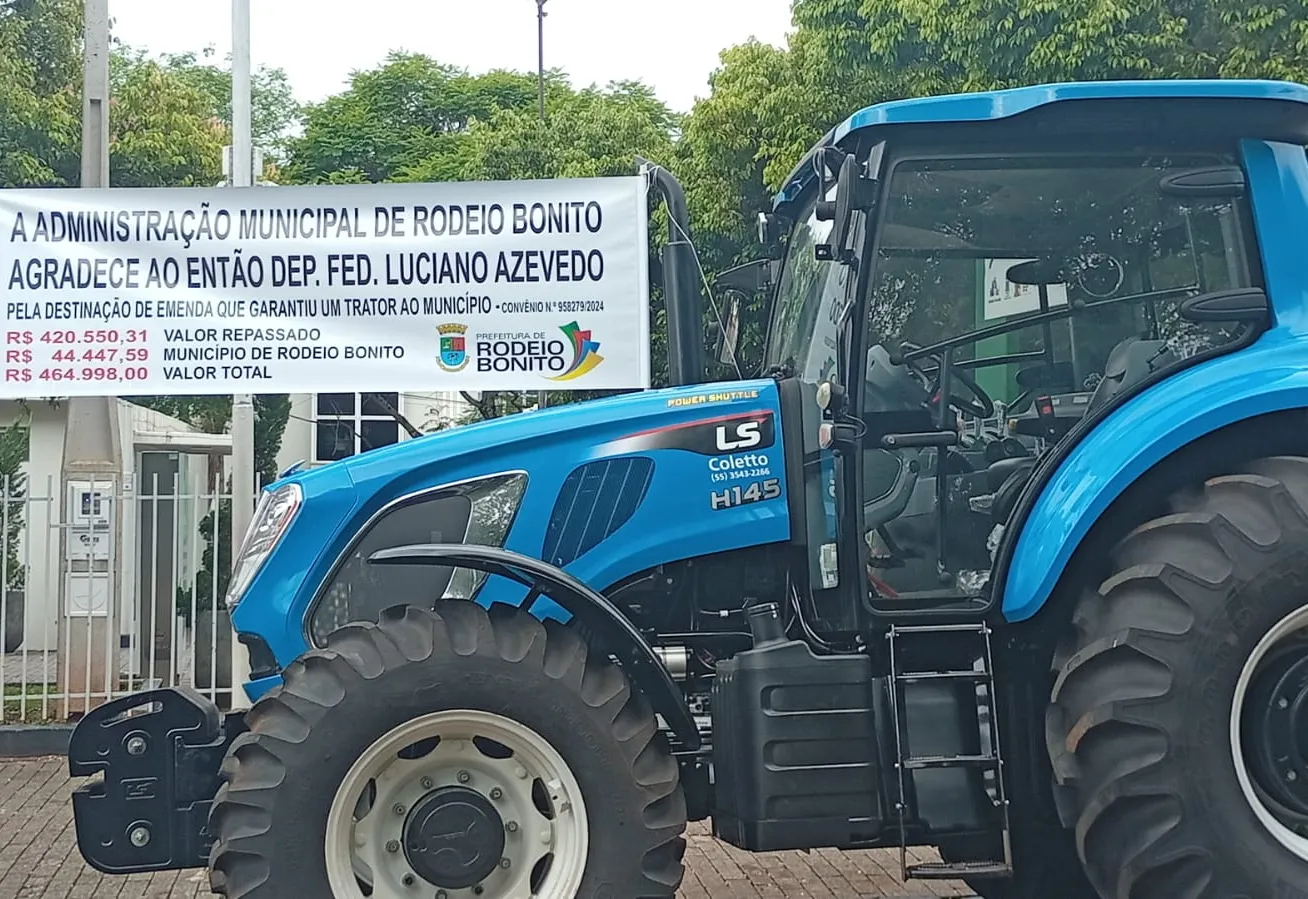 Rodeio Bonito adquire trator para ampliar trabalho voltado a agricultura