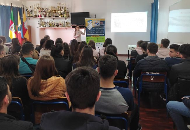 Educação Fiscal e Nota Fiscal Gaúcha são temas de conversa em escola da rede estadual