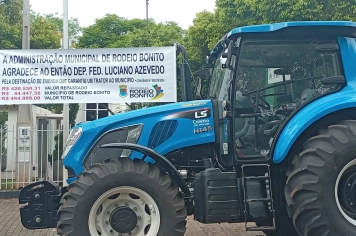 Rodeio Bonito adquire trator para ampliar trabalho voltado a agricultura