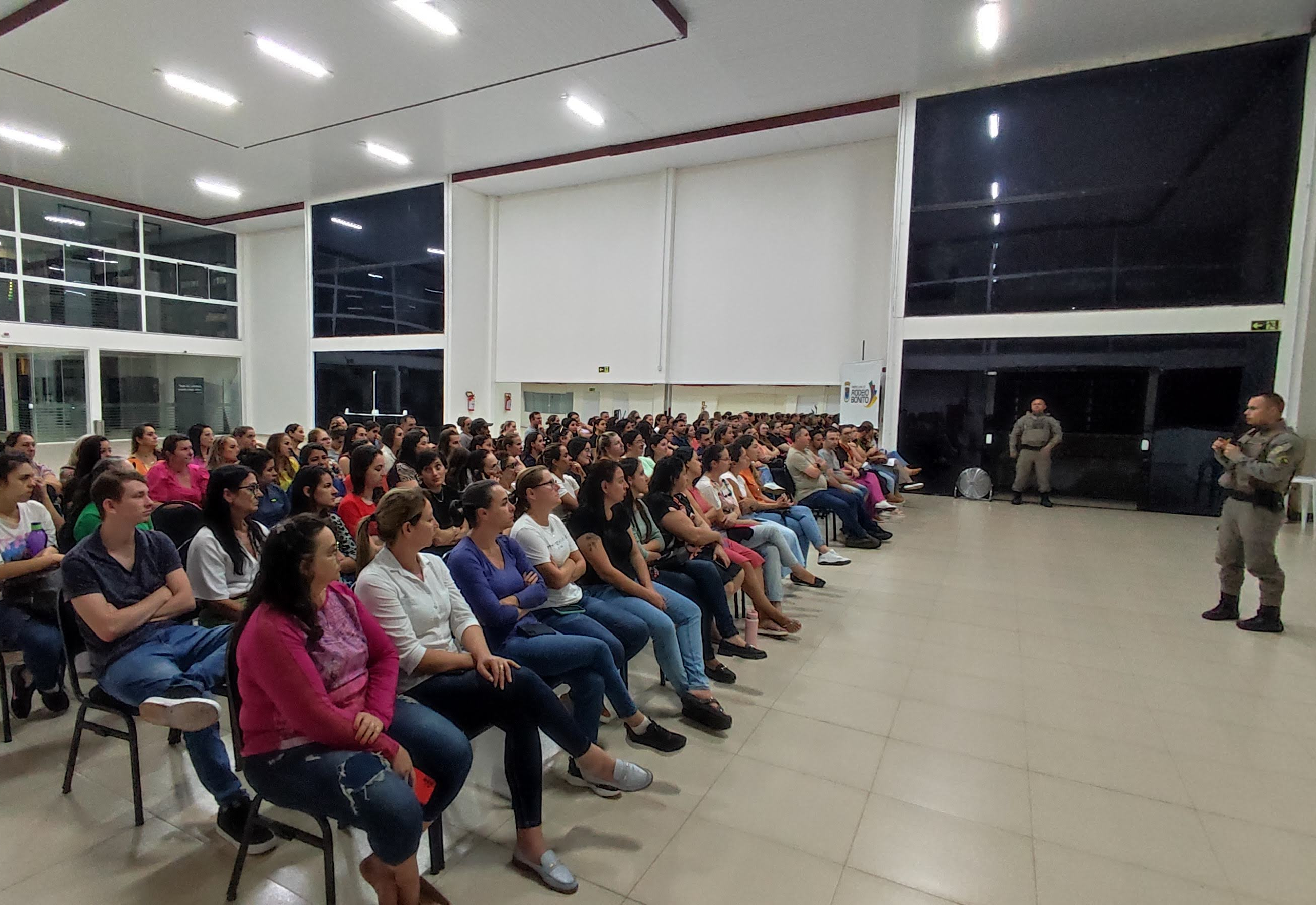 Segurança e bem estar nas Escolas é tema de painel em Rodeio Bonito